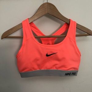 Nike pro sports bra